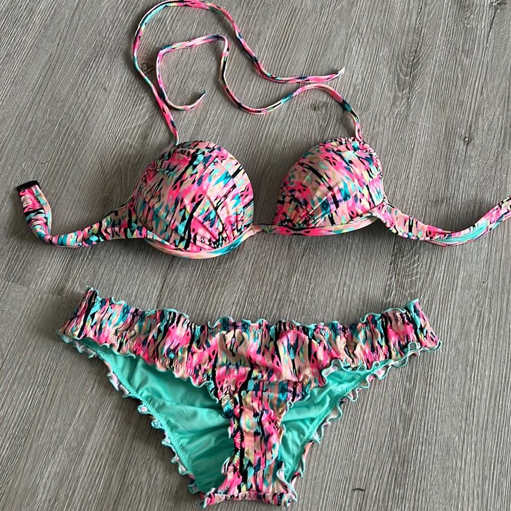 Shade and Shore swimsuit set. Used condition